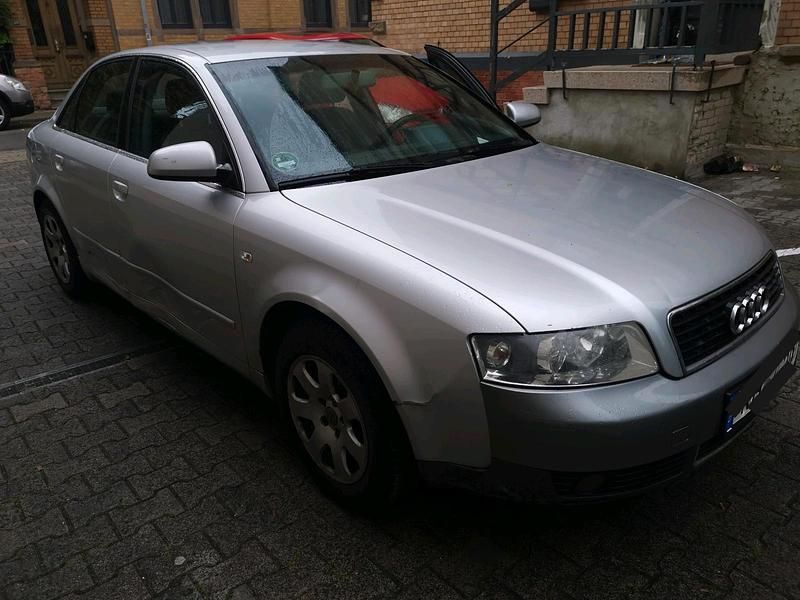 Silber Gebraucht 2004 Audi A4 Limousine | 600 € (Superpreis) - Bild 1/4