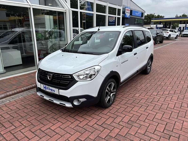 Weiß Gebraucht 2021 Dacia Lodgy Stepway Van / Kleinbus | 13.900 € (Fairer Preis) - Bild 1/4