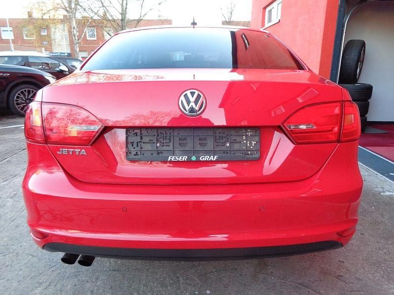 Gebraucht VW Jetta Highline 160 PS (117 kW) 2012 Rot Limousine