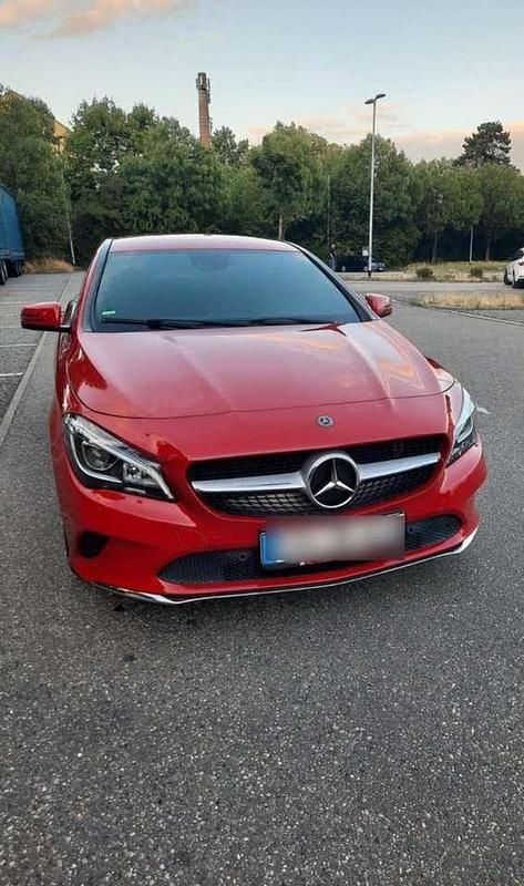Gebraucht Mercedes CLA180 122 PS (89 kW) 2019 Rot Limousine
