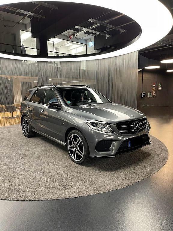 Grau Gebraucht 2018 Mercedes GLE43 AMG AMG SUV | 37.990 € (Guter Preis) - Bild 1/4