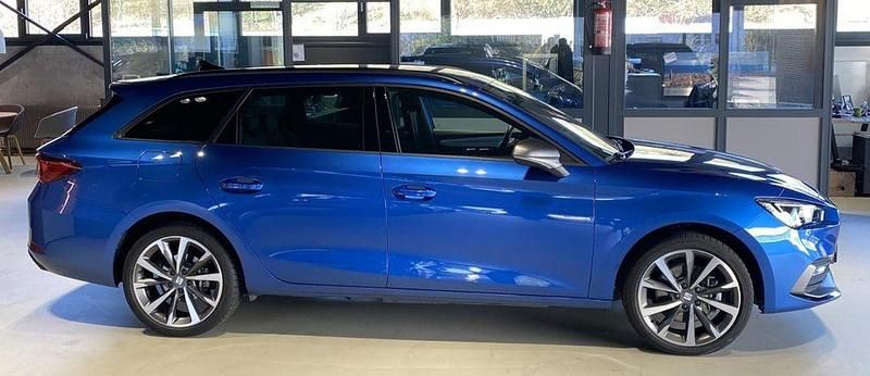 Usata Seat Leon FR 150 CV (110 kW) 2024 Blu Berlina