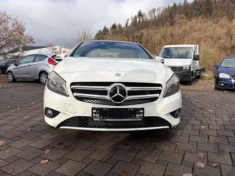 Gebraucht Mercedes A200 156 PS (114 kW) 2014 Calcitweiss  unilack Kleinwagen