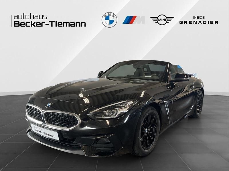 Saphirschwarz Gebraucht 2020 BMW Z4 Advantage Cabrio | 35.711 € (Fairer Preis) - Bild 1/4