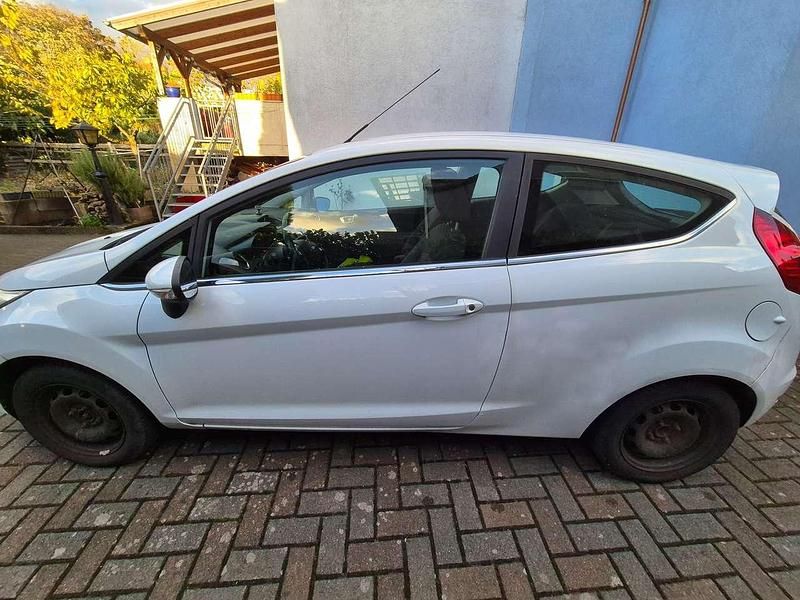 Gebraucht Ford Fiesta SYNC Edition 60 PS (44 kW) 2013 Weiß Limousine