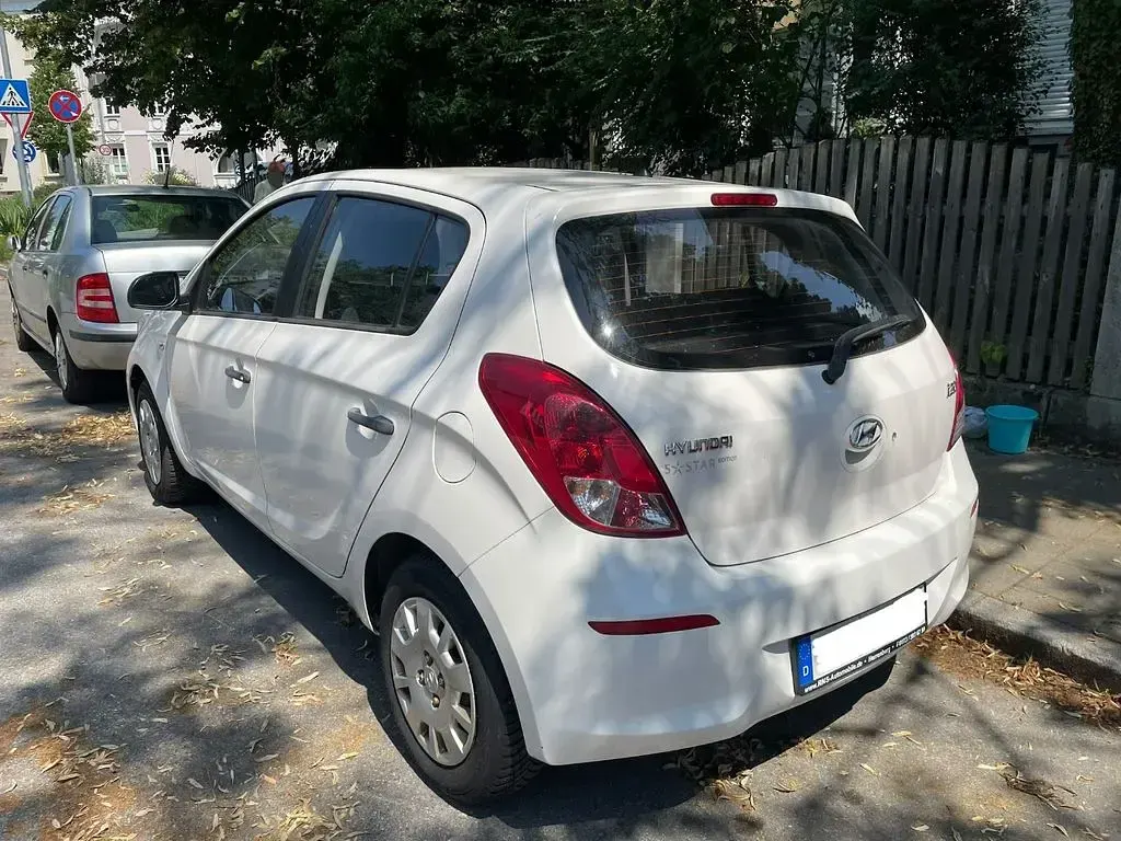 Gebraucht Hyundai i20 Edition 86 PS (63 kW) 2013 Weiß Kleinwagen