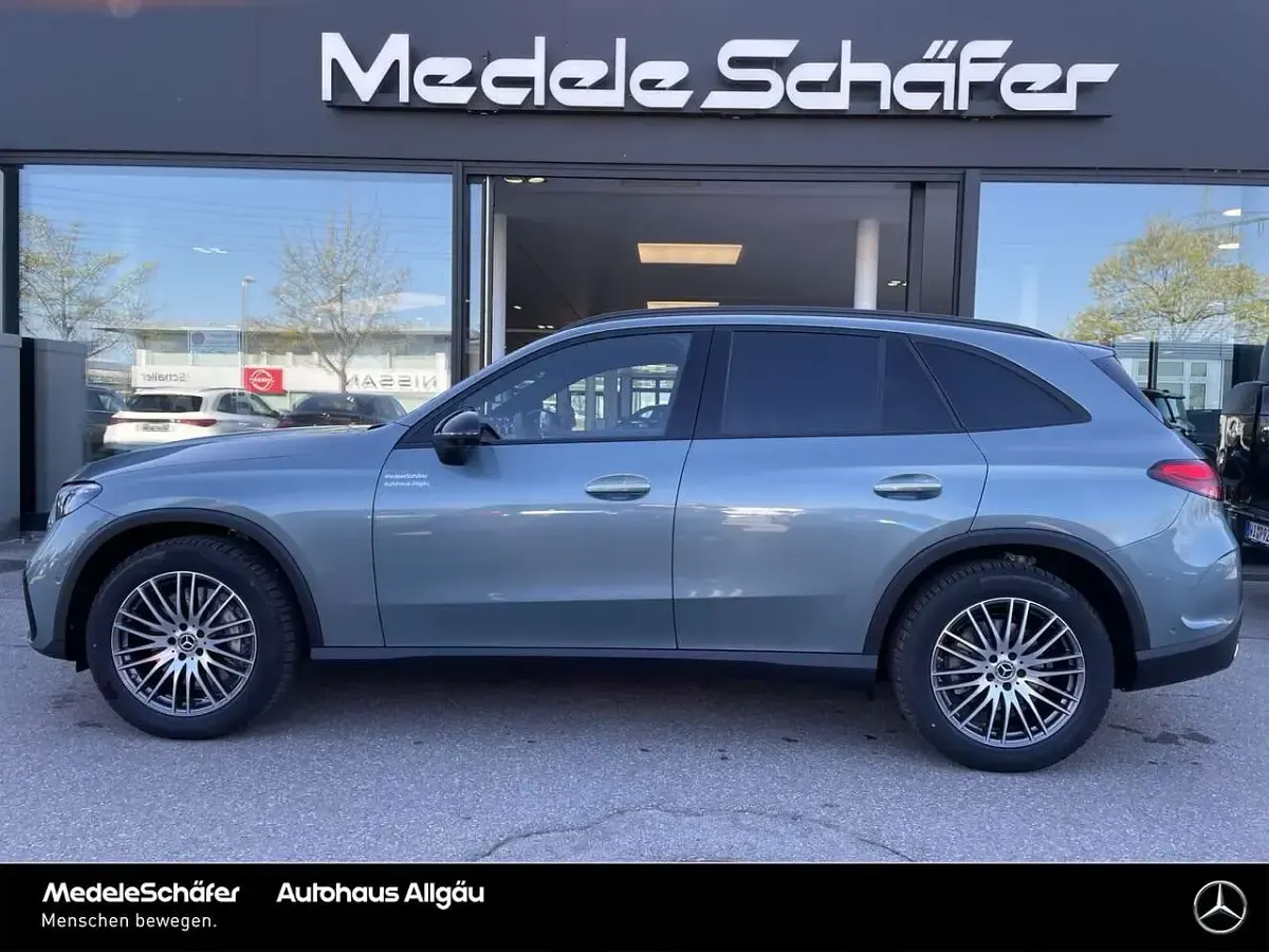 Gebraucht Mercedes GLC300 AMG 269 PS (197 kW) 2026 Verdesilber SUV