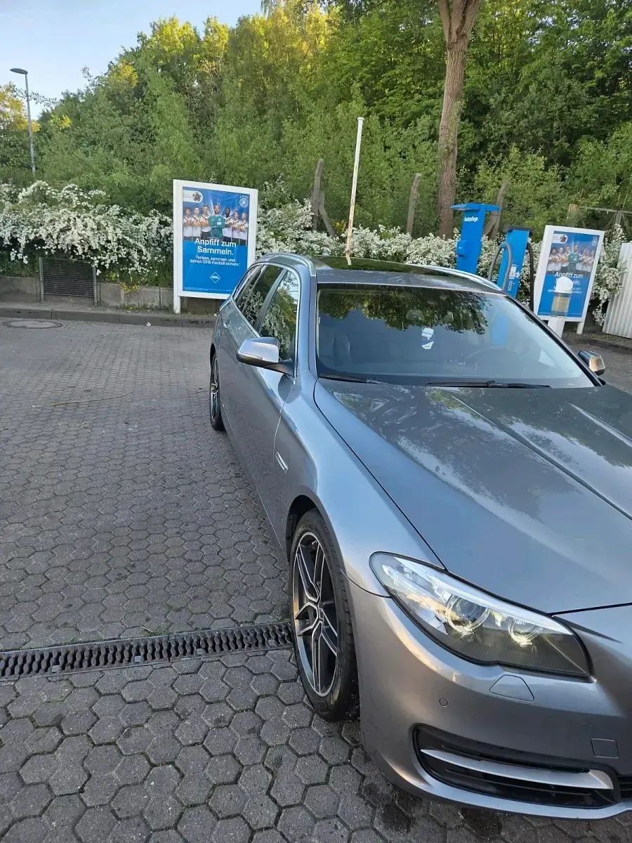 Gebraucht BMW 530 258 PS (189 kW) 2015 Rot Kombi