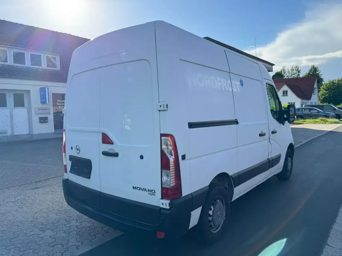 Gebraucht Opel Movano 131 PS (96 kW) 2017 Weiß Van / Kleinbus