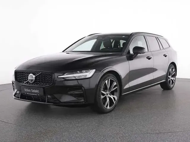 Gebraucht Volvo V60 145 PS (106 kW) 2025 Kombi