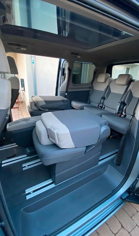 Gebraucht VW Multivan 136 PS (100 kW) 2022 Grau Van