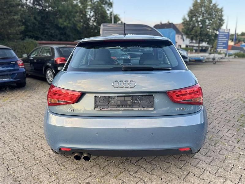 Gebraucht Audi A1 Attraction 122 PS (89 kW) 2011 Blau Kleinwagen