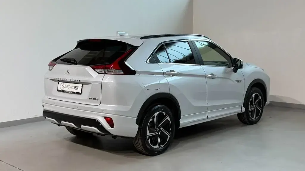 Gebraucht Mitsubishi Eclipse Cross Plus 188 PS (138 kW) 2022 Weiß SUV