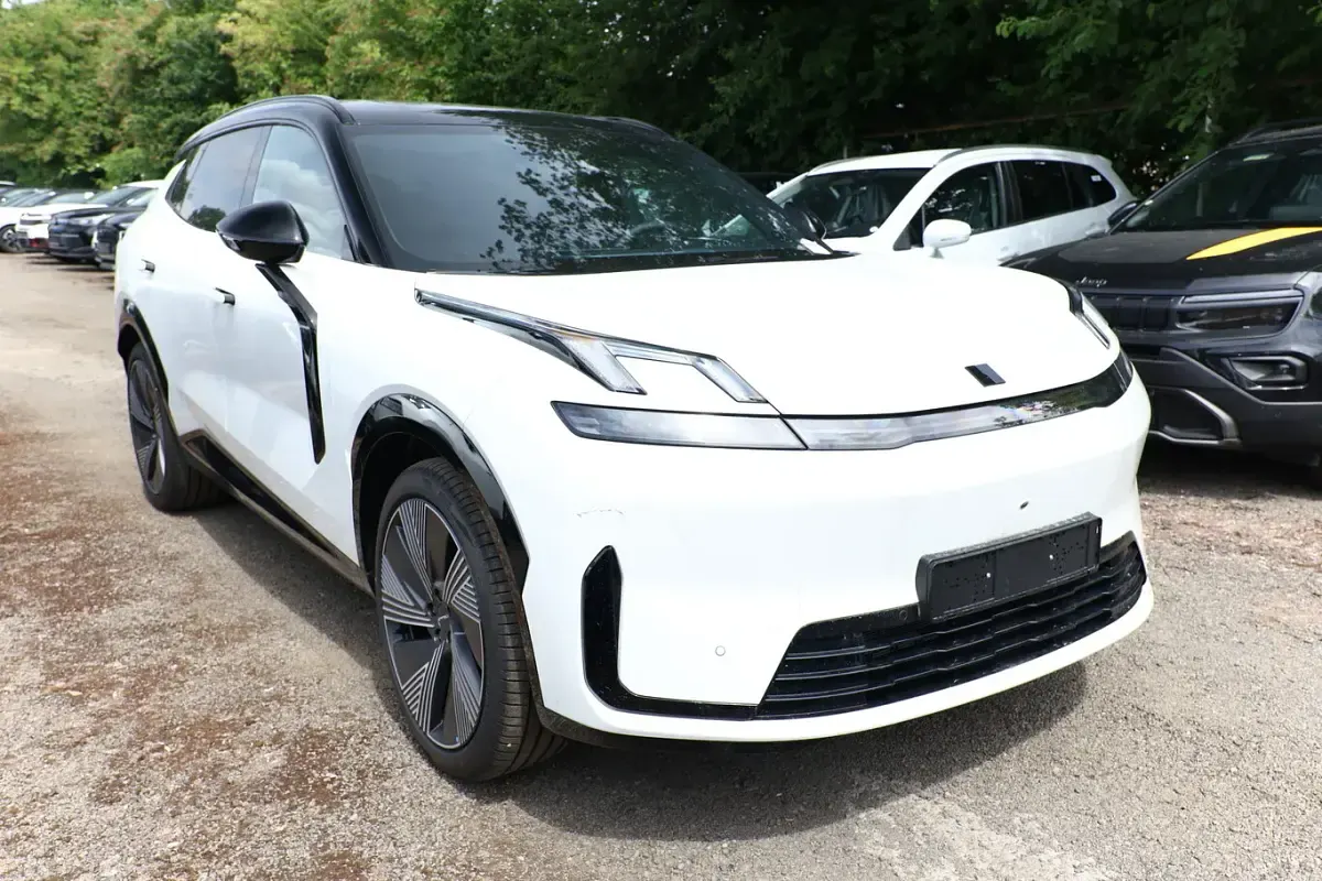 Neu Lynk & Co 08 349 PS (256 kW) 2026 Weiss SUV