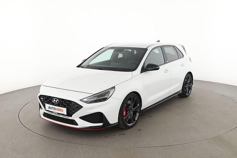 Weiß Gebraucht 2021 Hyundai i30 N Performance Limousine | 28.330 € (Fairer Preis) - Bild 1/3