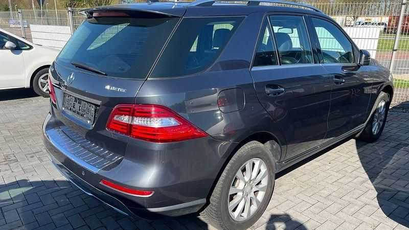 Gebraucht Mercedes ML350 258 PS (189 kW) 2012 Grau SUV
