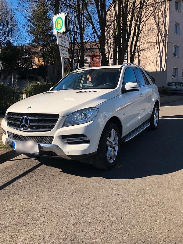 Weiß Gebraucht 2012 Mercedes ML350 SUV | 17.500 € (Fairer Preis) - Bild 1/4