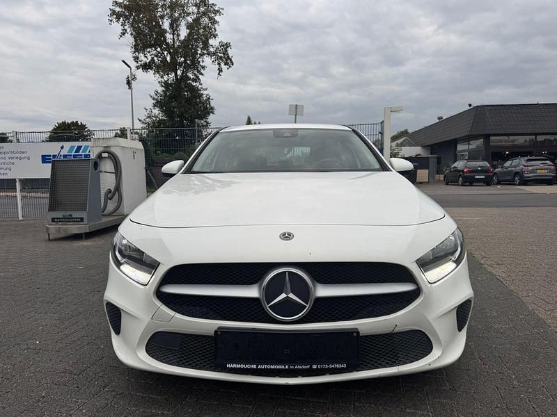 Weiß Gebraucht 2019 Mercedes A160 Kleinwagen | 14.900 € (Superpreis) - Bild 1/4