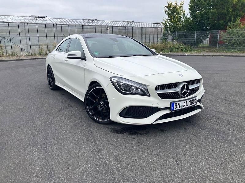 Weiß Gebraucht 2017 Mercedes CLA200 AMG line Limousine | 16.500 € (Fairer Preis) - Bild 1/4