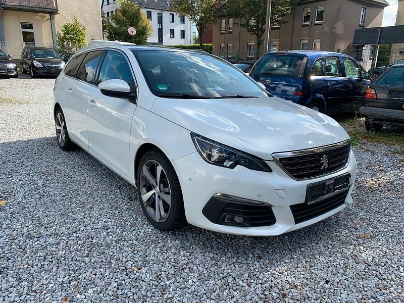 Weiß Gebraucht 2018 Peugeot 308 Allure Kombi | 8.600 € (Guter Preis) - Bild 1/4