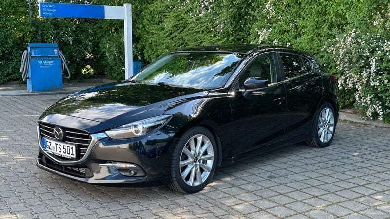 Schwarz Gebraucht 2017 Mazda 3 Sports-Line Limousine | 9.999 € (Superpreis) - Bild 1/4