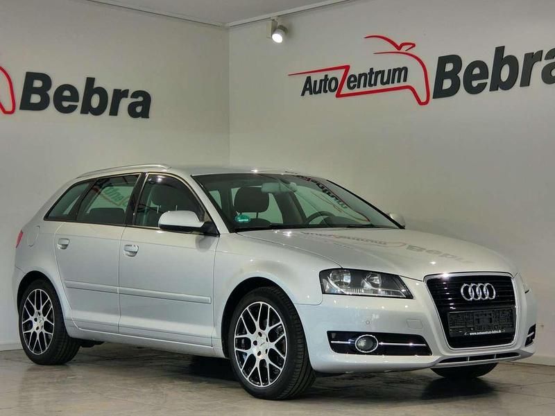 Gebraucht Audi A3 Ambiente 125 PS (91 kW) 2012 Eissilber Kleinwagen