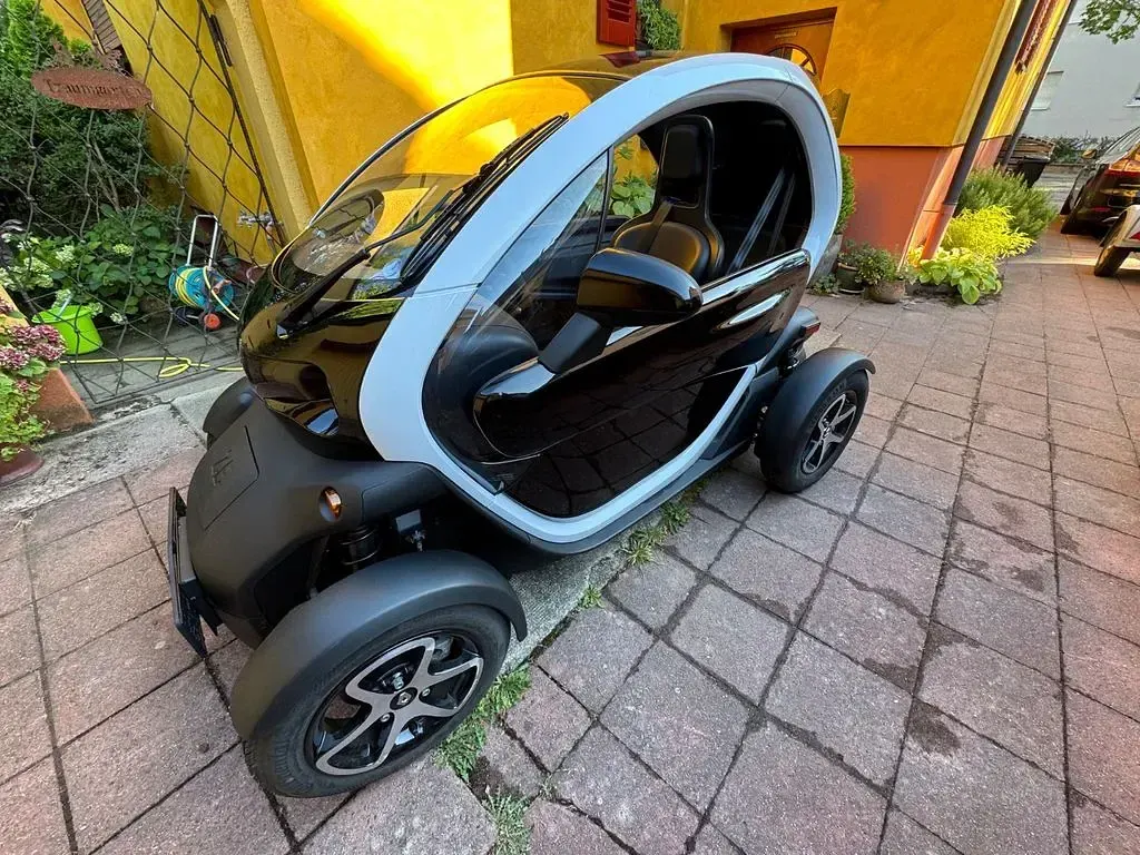 Gebraucht Renault Twizy Intens 12 kW (17 PS) 2025 Schwarz Kleinwagen