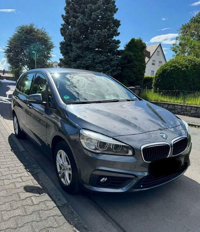 Grau Gebraucht 2015 BMW 218 Gran Tourer Advantage Van / Kleinbus | 11.800 € (Fairer Preis) - Bild 1/4