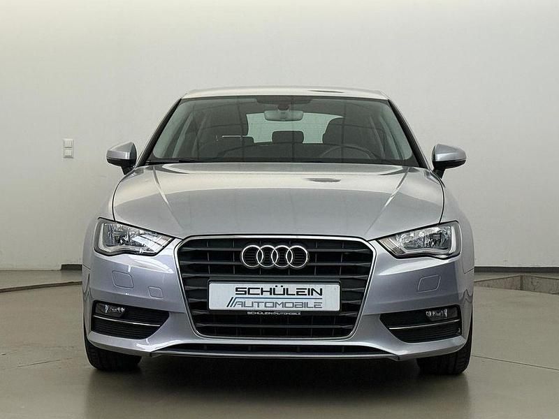 Gebraucht Audi A3 Attraction 110 PS (80 kW) 2016 Florettsilber Limousine
