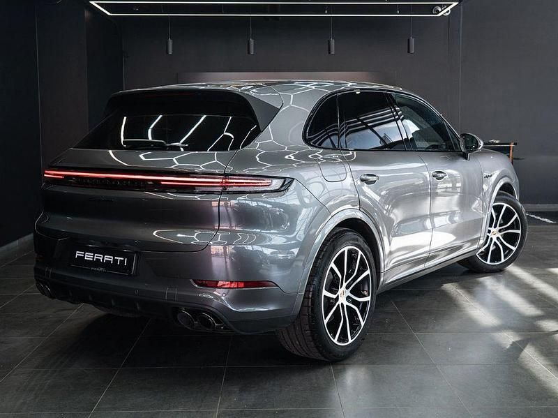 Gebraucht Porsche Cayenne 470 PS (345 kW) 2024 Grau SUV