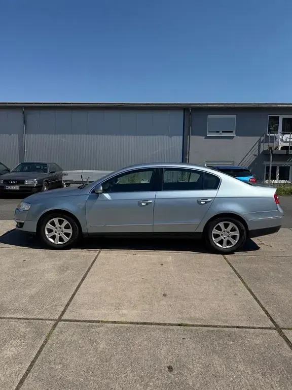 Gebraucht VW Passat Comfortline 116 PS (85 kW) 2005 Blau Limousine