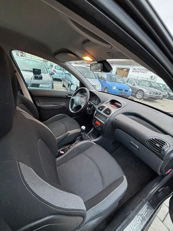 Gebraucht Peugeot 206 75 PS (55 kW) 2007 Schwarz Limousine