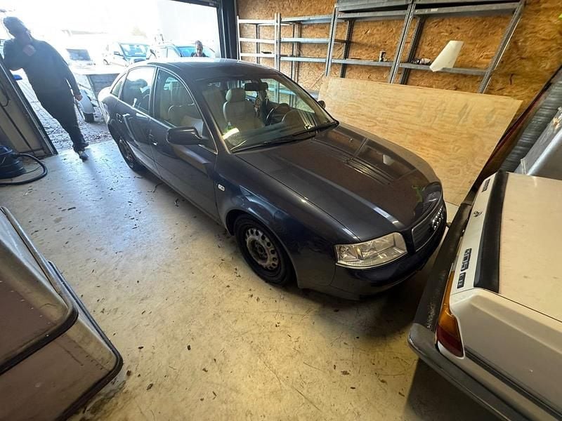 Grau Gebraucht 2003 Audi A6 Limousine | 1.000 € (Superpreis) - Bild 1/4