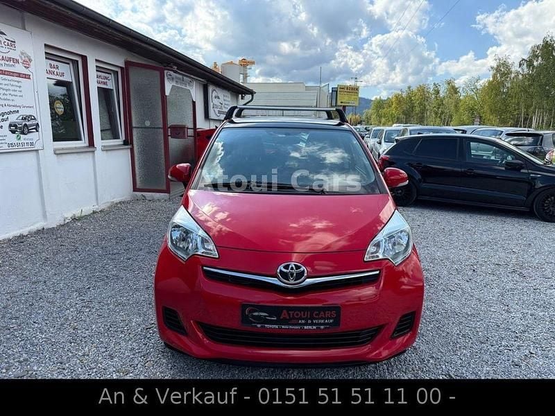 Rot Gebraucht 2013 Toyota Verso-S Life Van / Kleinbus | 9.899 € (Etwas zu teuer) - Bild 1/4