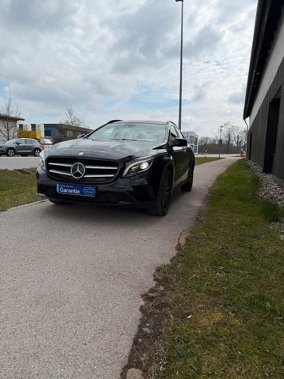 Gebraucht Mercedes GLA200 136 PS (100 kW) 2016 Schwarz SUV