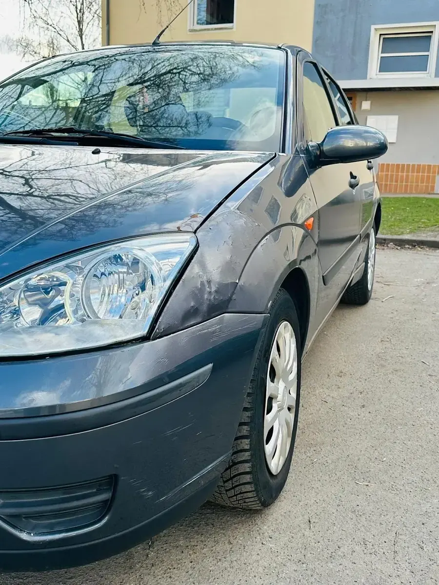 Gebraucht Ford Focus 104 PS (76 kW) 2004 Grau Limousine