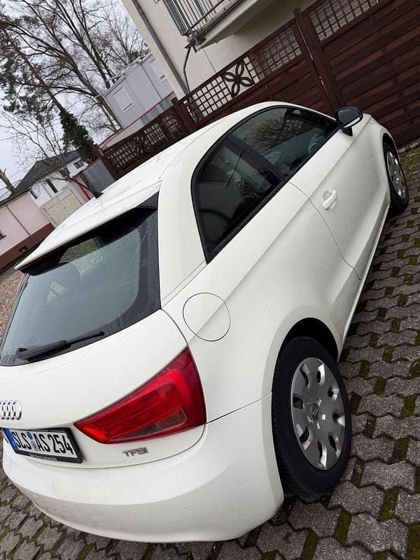 Gebraucht Audi A1 Attraction 86 PS (63 kW) 2010 Weiß Kleinwagen