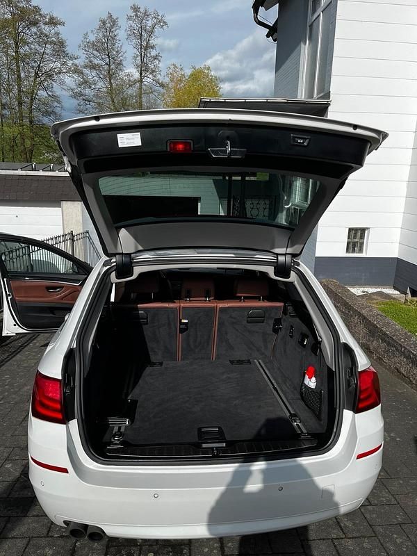 Gebraucht BMW 530 258 PS (189 kW) 2011 Weiß Kombi
