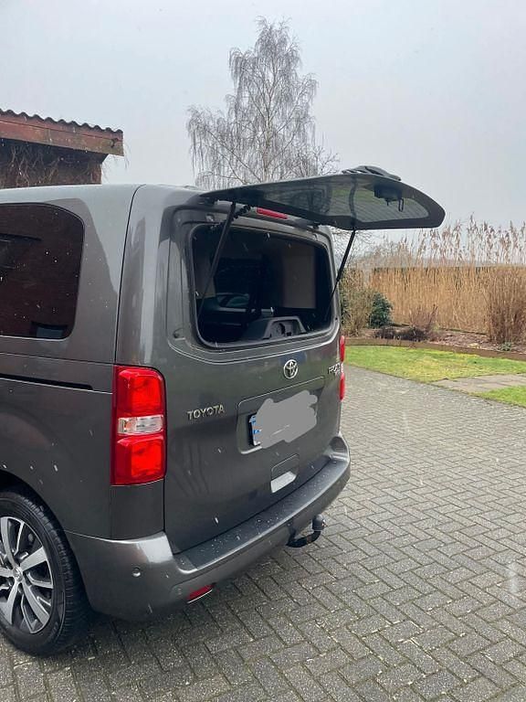 Gebraucht Toyota Proace Team 177 PS (130 kW) 2020 Grau Van / Kleinbus