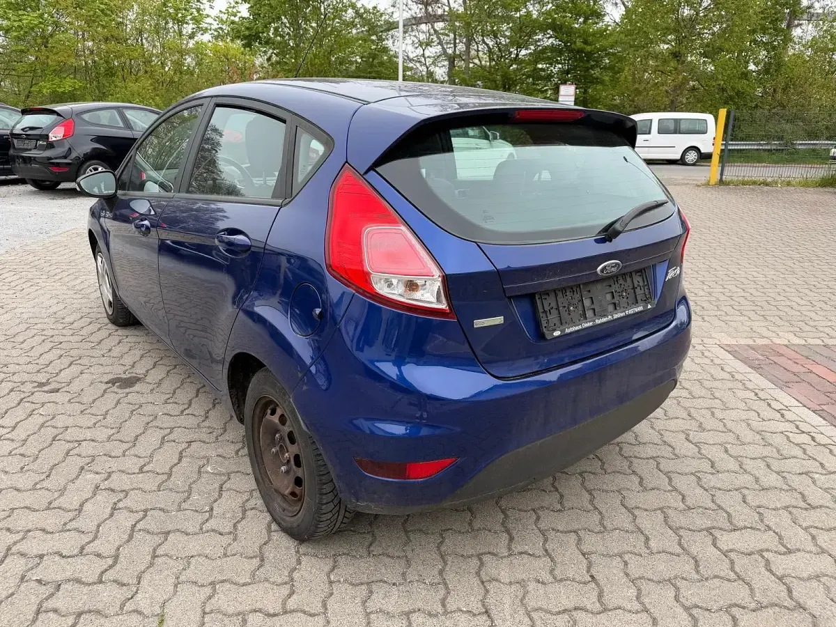 Gebraucht Ford Fiesta 101 PS (74 kW) 2015 Blau Kleinwagen