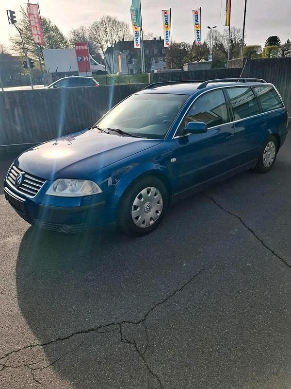 Gebraucht VW Passat 150 PS (110 kW) 2001 Blau Kombi