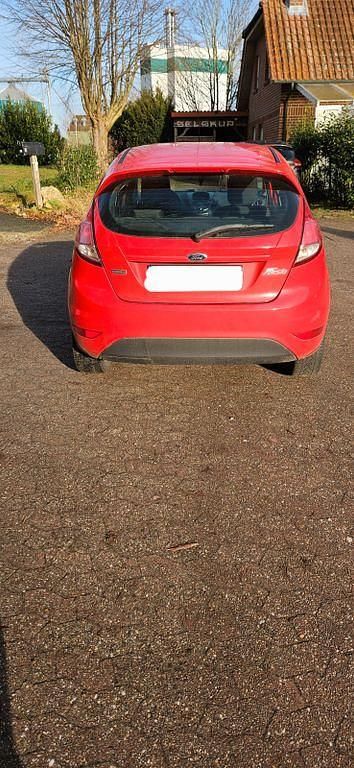 Gebraucht Ford Fiesta Trend 101 PS (74 kW) 2014 Rot Kleinwagen