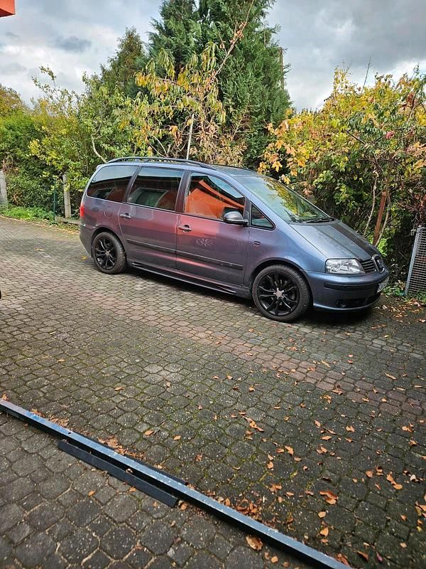Gebraucht 2010 Seat Alhambra Sport Van / Kleinbus | 3.900 € - Bild 1/4