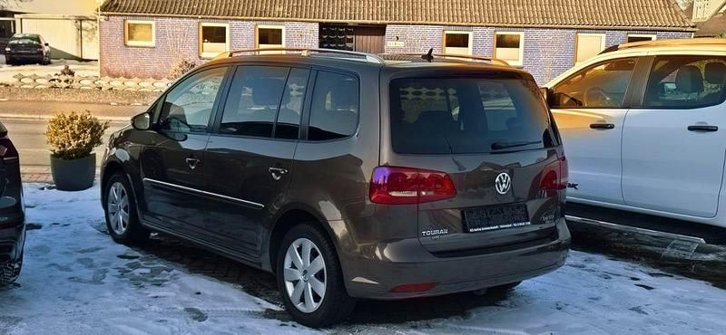 Gebraucht VW Touran Highline 140 PS (102 kW) 2015 Braun Van / Kleinbus