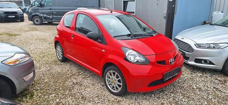 Gebraucht Toyota Aygo 68 PS (50 kW) 2008 Rot Kleinwagen