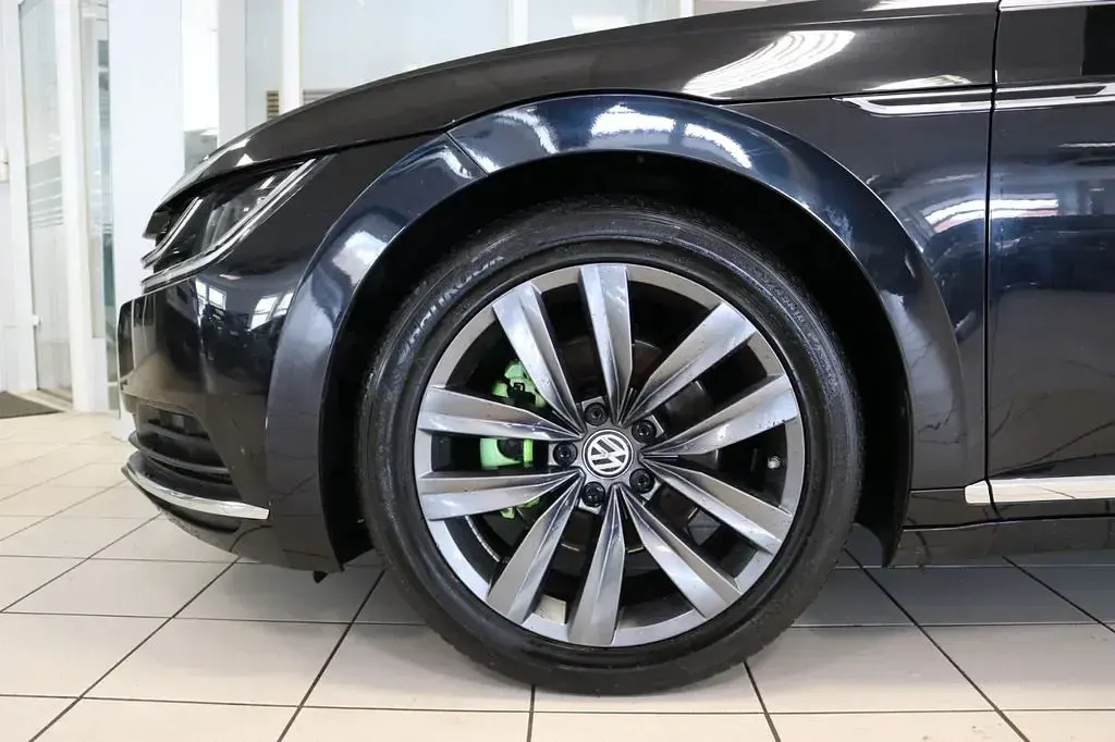 Gebraucht VW Arteon Elegance 150 PS (110 kW) 2018 Schwarz Kleinwagen