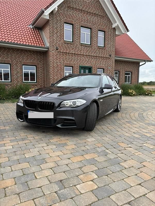 Grau Gebraucht 2013 BMW M550 Limousine | 15.000 € (Guter Preis) - Bild 1/4