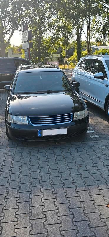 Schwarz Gebraucht 2000 VW Passat Kombi | 2.000 € (Fairer Preis) - Bild 1/4