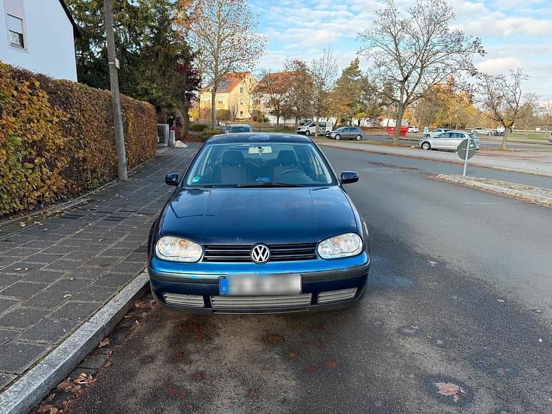 Blau Gebraucht 2000 VW Golf IV Kleinwagen | 550 € (Superpreis) - Bild 1/4