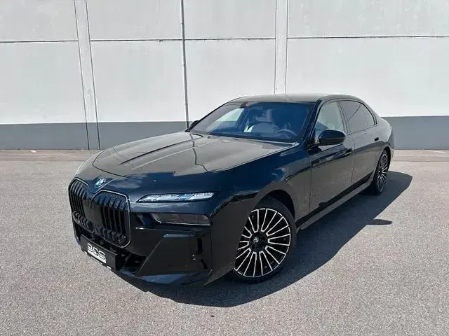 Gebraucht BMW 740 M Sport 299 PS (219 kW) 2025 Schwarz Limousine